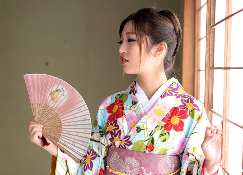 Emiri Momota: Insights into Her Life and Career
