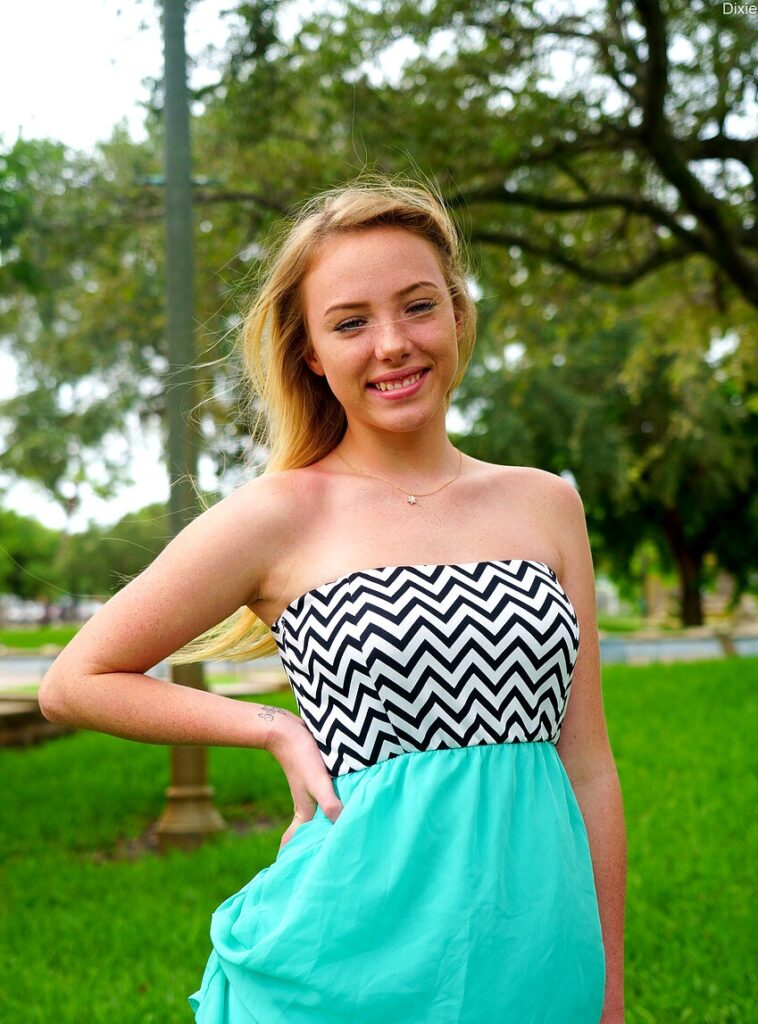 Dixie Lynn: Age, Bio, Family & Net Worth 2024